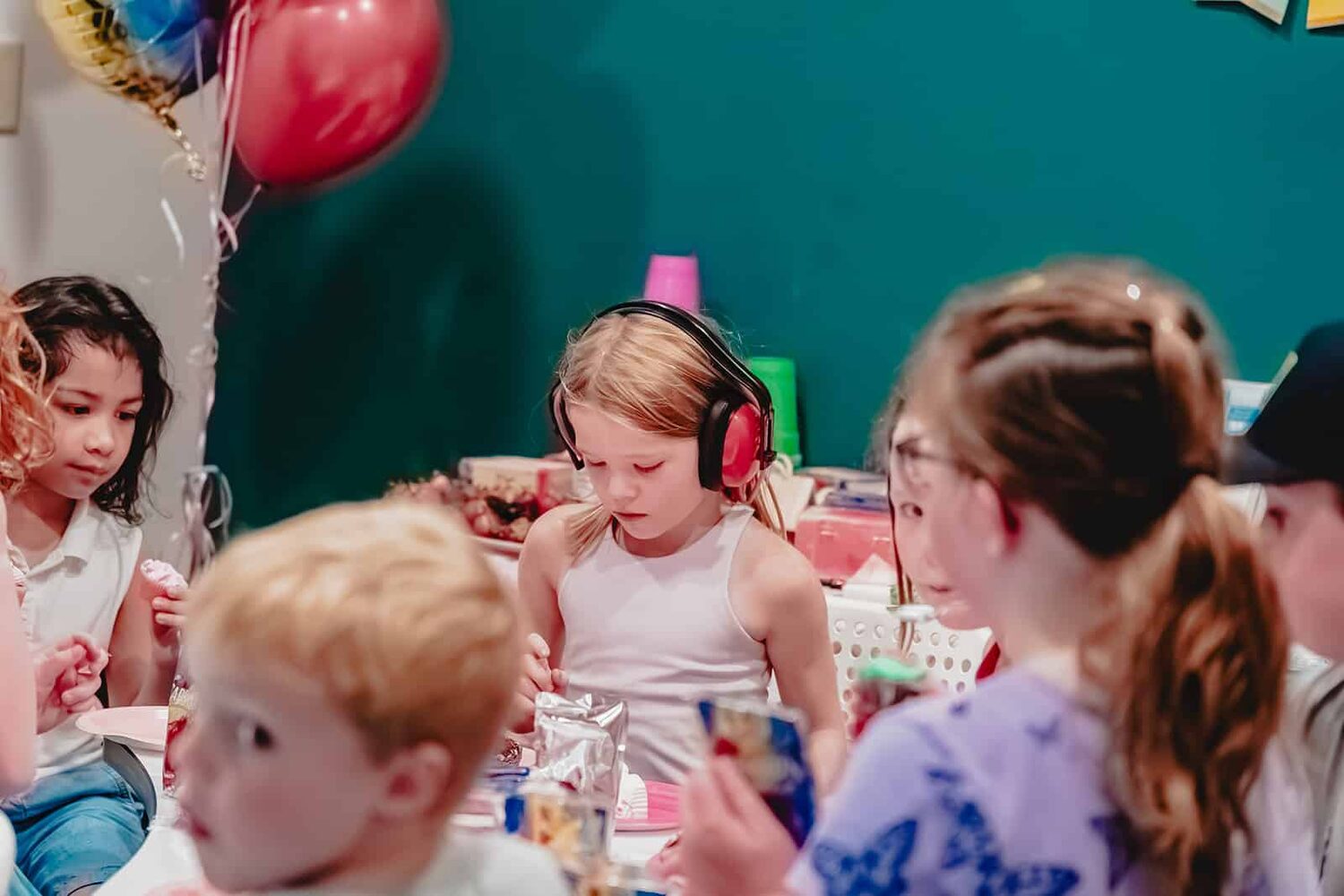 Children at a party table at Prana Play