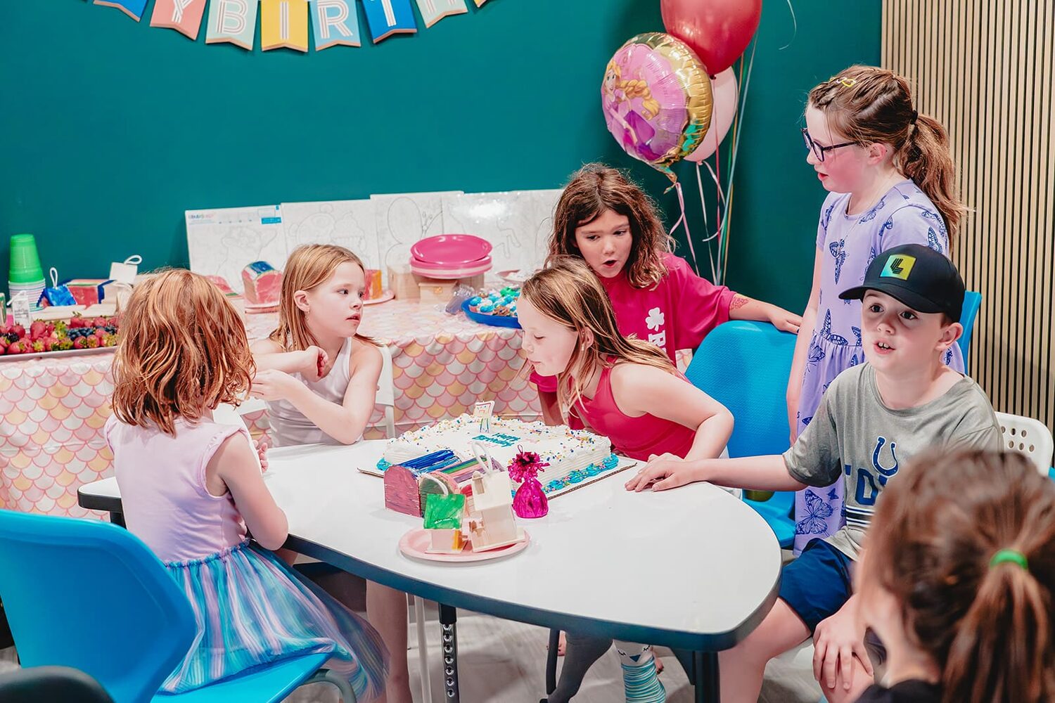 Kids celebrating at a birthday party at Prana Play